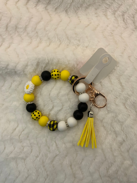 RTS {White Daisy Wristlet}